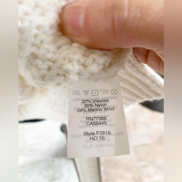 Turtle neck long sleeve sweater - Picture 4 of 4